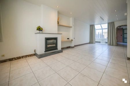 Rijwoning met uitweg achteraan en ruime garage te Izegem - Foto 2