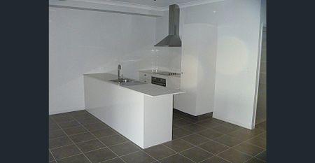 MODERN TOWN HOUSE - Photo 2