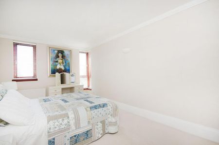 3 bedroom flat to rent - Photo 4