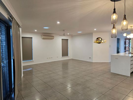 Spacious Family Home with Pool - Photo 1