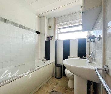 1 bedroom in a flat share to rent - Photo 6