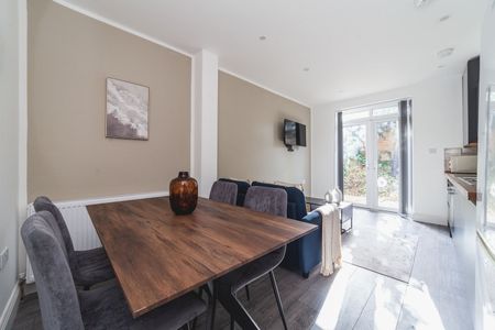 2 Bed Flat, Llanvanor Road, NW2 - Photo 2