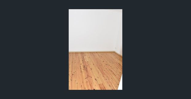 2 bedroom flat attached to the side of the house. - Photo 1