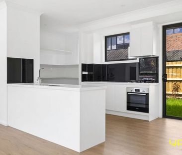 Brand New Spacious 4-Bedroom Home in Notting Hill - Photo 5