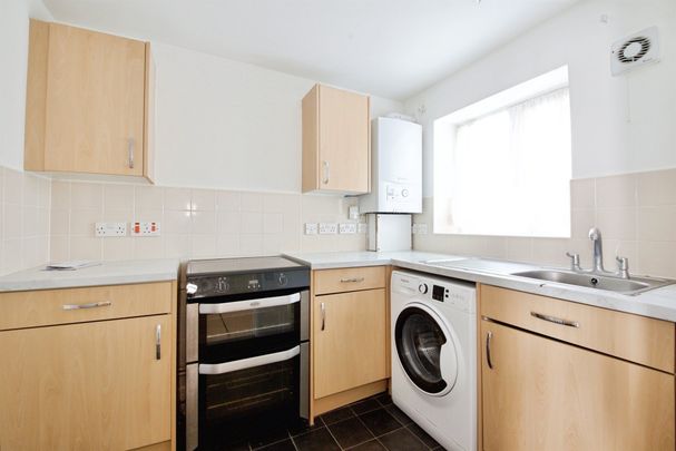 Carters Mead, Harlow - Photo 1