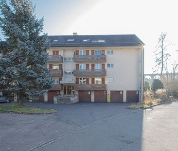 Renovierte Dachwohnung an ruhiger Lage mit traumhafter Aussicht! - Photo 2