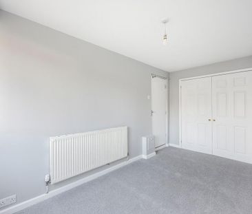 4 bedroom end of terrace house to rent - Photo 4