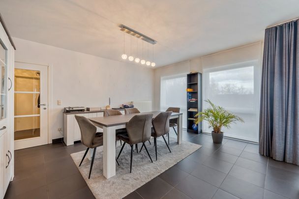 Zeer zonnig en ruim hoekappartement in een rustige wijk - Photo 1