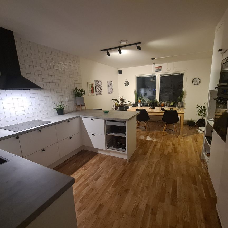 Gråhundsvägen, Sköndal - Photo 1