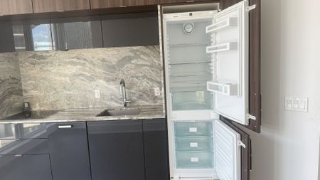 For Lease - 1 Edgewater Drive Unit# 522, Toronto, Ontario - Photo 4