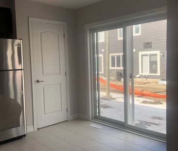 For Lease - 553 CHIMNEY CORNER Terrace, Barrhaven, Ontario - Photo 4