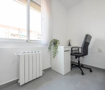 Avinguda de Blasco Ibáñez, Valencia, Valencian Community 46022 - Photo 4