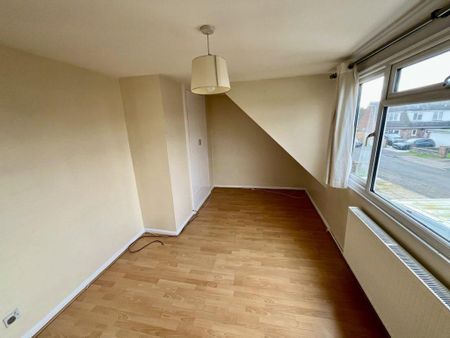 3 bedroom semi-detached house to rent - Photo 3