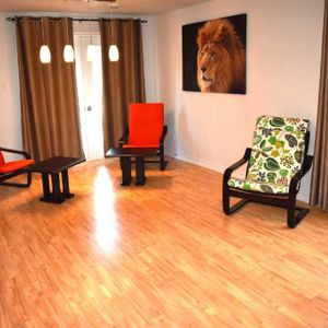 CONDO 4 1/2 à louer à Ste-Agathe-des-Monts. INCLUS DANS LOYER : le chauffage, l'eau chaude, l'air climatisé et une place de stationnement déneigée - Photo 2