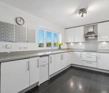 4 bedroom detached house to rent - Photo 6