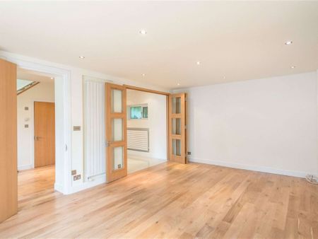 Five bed detached family home situated in a prime St. John's Wood location. - Photo 2