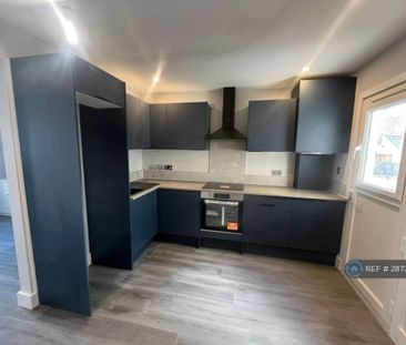 4 bedroom end of terrace house to rent - Photo 3