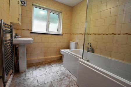 1 Bedroom Apartment To Let - Photo 4