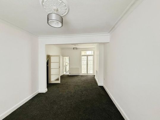 3 bedroom end of terrace house to rent - Photo 1