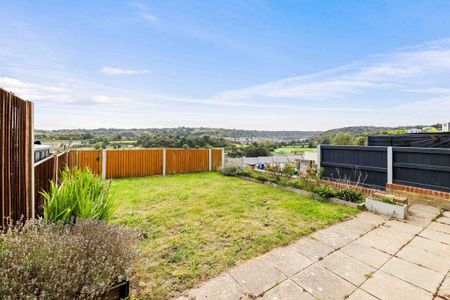 3 bedroom semi-detached house to rent - Photo 5