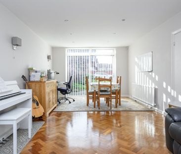 New Zealand Avenue, Walton-on-Thames, KT12 - Photo 2