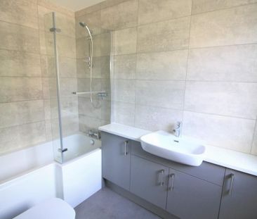 3 bedroom semi-detached house to rent - Photo 6