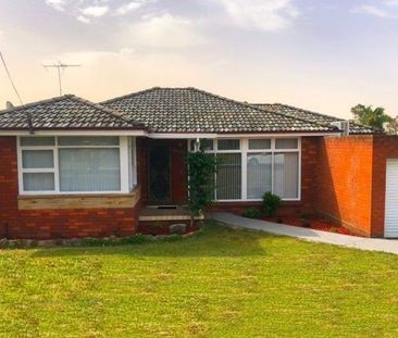 FOUR BEDROOM IN IDEAL LOCATION! - Photo 1