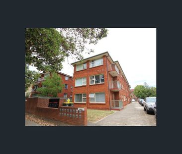 Modern 2 Bedroom Unit in a quiet location - Photo 6