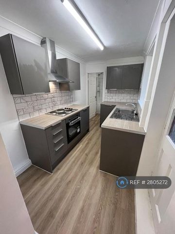 2 bedroom end of terrace house to rent - Photo 3