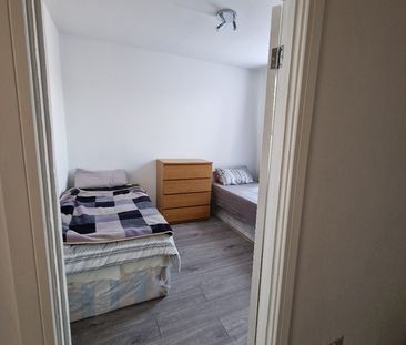 Room in a Shared House, South Esk Road, E7 - Photo 3