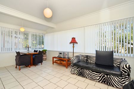 CHARMING COTTAGE - Photo 2