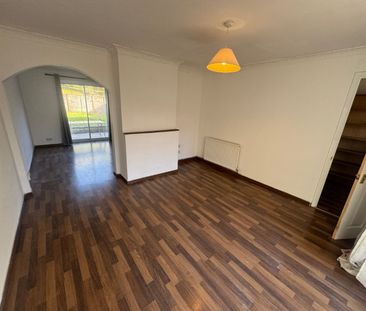 3 bed terraced house to rent in Shephall Way, Stevenage, SG2 - Photo 4