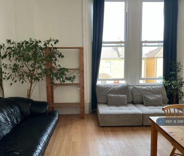 1 bedroom in a house share to rent - Photo 3