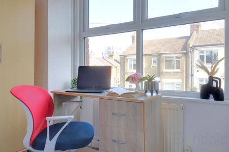 3 bedroom flat to rent - Photo 3