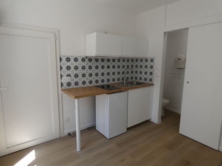 Location Appartement 1 pièce 12m² BEAUNE 21200 - Photo 2
