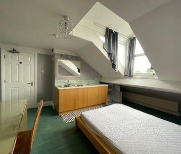 1 bedroom in a house share to rent - Photo 4