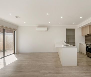 QUALITY DOUBLE STORY 5 BEDROOM HOME - Photo 4