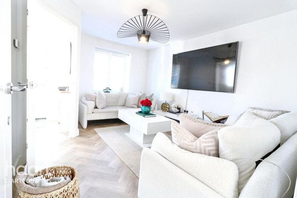 3 bedroom semi-detached house to rent - Photo 1