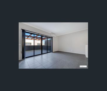 The Perfect Townhouse - Conveniently Located Close to Shops, Cafes ... - Photo 3