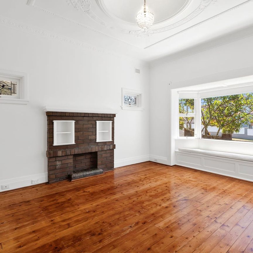 Classic Bungalow in central Balgowlah Heights village location. - Photo 1