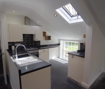 2 bedroom flat to rent - Photo 2
