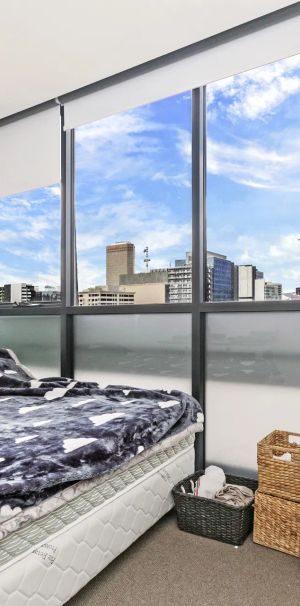 STUNNING FURNISHED 2 BEDROOM APARTMENT WITH BRILLIANT VIEWS! - Photo 1