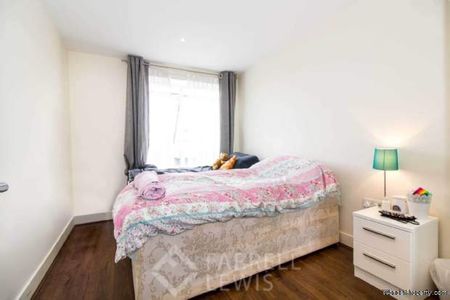 3 bedroom property to rent in London - Photo 4