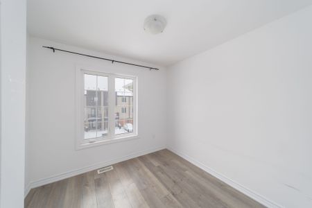 For Lease - 8 Wagon Lane, Barrie, Ontario - Photo 3