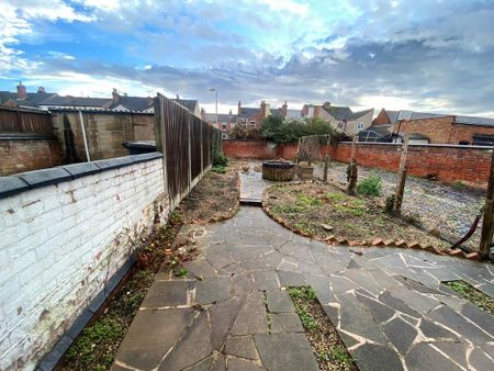 2 bedroom terraced house to rent - Photo 5