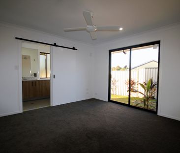 Spacious Family Duplex in a Convenient Ashmore Location - Photo 4