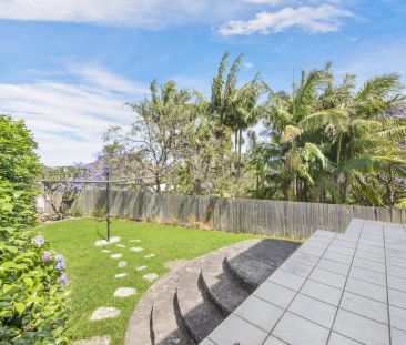 Spacious Character Home with Sweeping Harbour and City Views - Photo 5