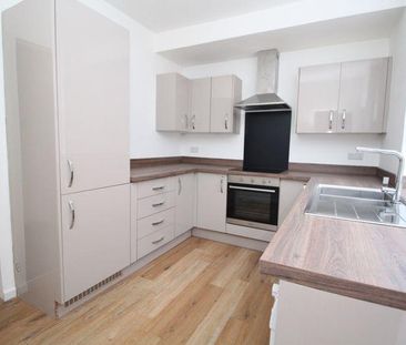 3 bedroom semi-detached house to rent - Photo 6