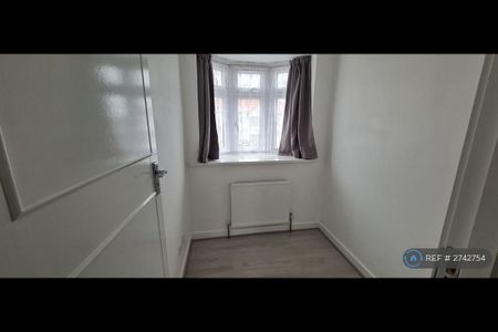 4 bedroom terraced house to rent - Photo 2