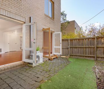 2/32 Howard Street, Box Hill VIC 3128 - Photo 2